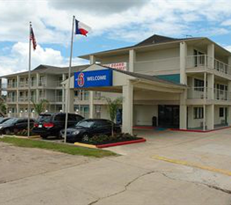 Motel 6 - Humble, TX