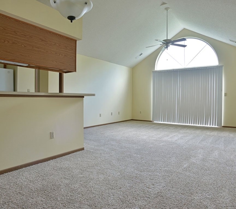 Timberlane Apartments - Peoria, IL