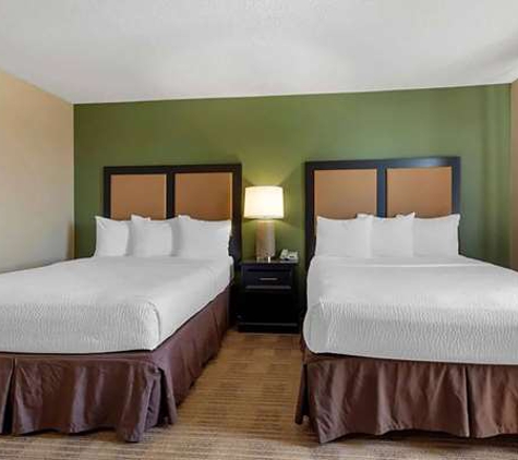 Baymont Inn & Suites - Bedford, TX
