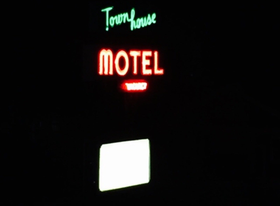 Townhouse Motel - Weed, CA