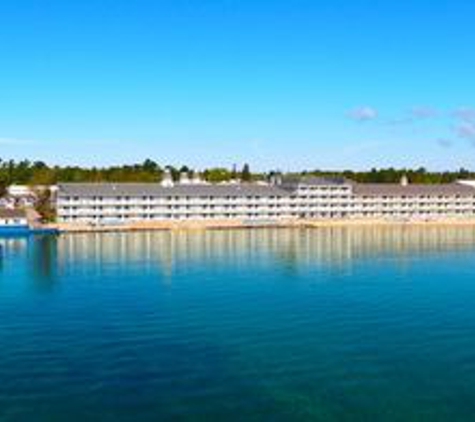 Hamilton Inn Select Beachfront - Mackinaw City, MI