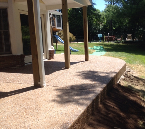 Hoffman Concrete, LLC - Saint Louis, MO. Exposed aggregate (old monroe) patio