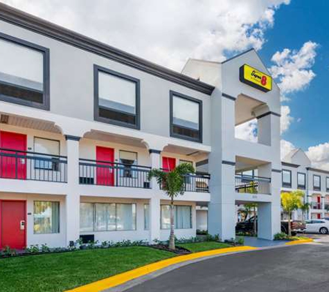 Super 8 by Wyndham Orlando Near Florida Mall - Orlando, FL