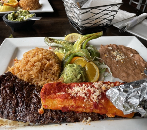 Asada Grill & Cantina - Highland, IN. Carne asada and cheese enchilada! ��������