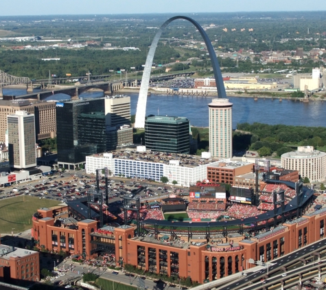 West Pine Medical - Saint Louis, MO. Saint Louis Arch from helicopter