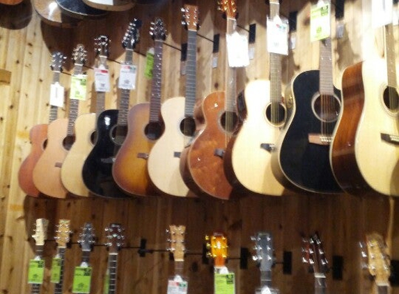 Guitar Center - Carle Place, NY