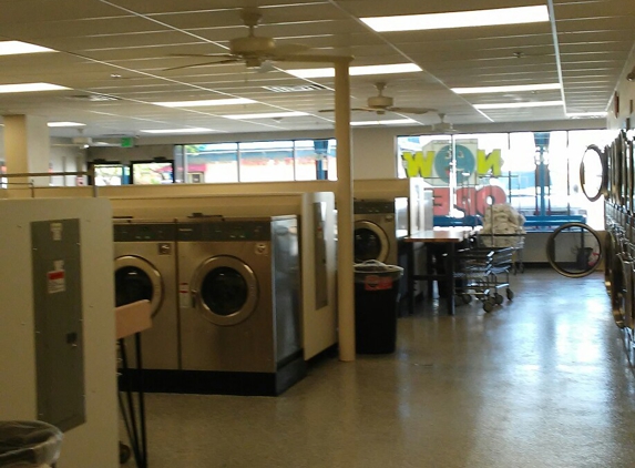 Glendale Laundromat - Denver, CO. Small washer