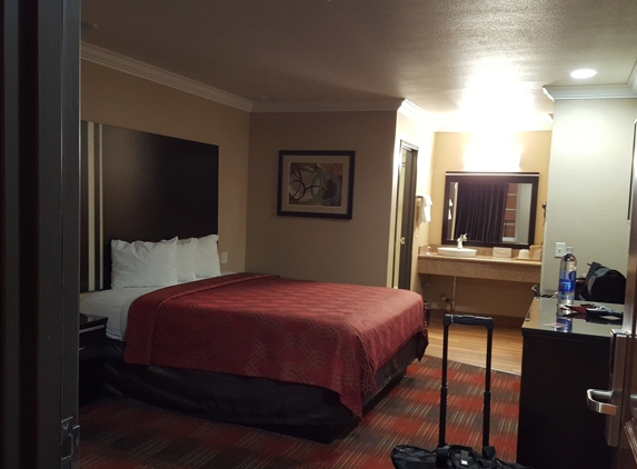 Econo Lodge - Escondido, CA