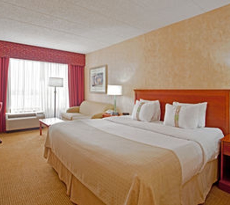 Holiday Inn Chicago Nw Crystal Lk Conv Ctr - Crystal Lake, IL