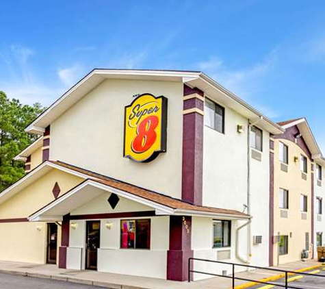 Super 8 by Wyndham Fredericksburg/Central Plz Area - Fredericksburg, VA