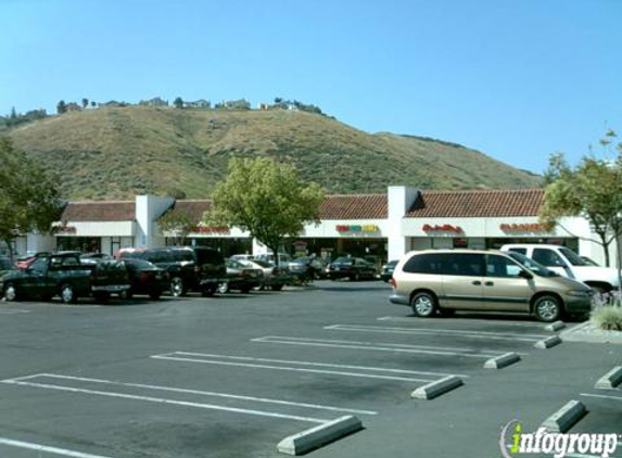 Hair To The Max - San Bernardino, CA