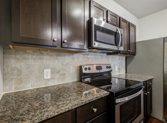 Creekside at Greenlawn Apartment Homes - Columbia, SC