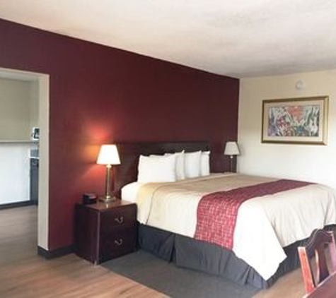 Red Roof Inn - Greenwood, SC