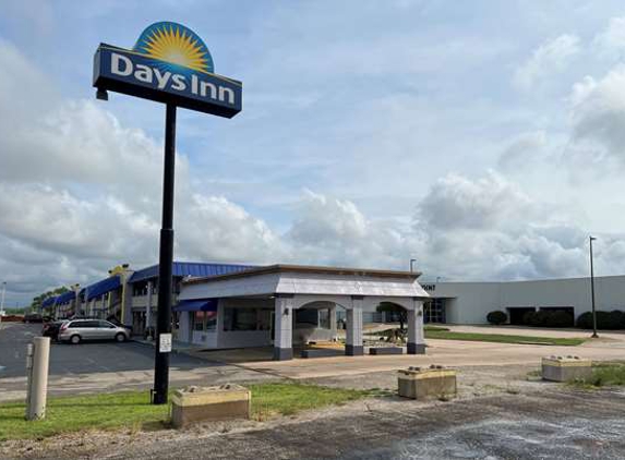 Days Inn by Wyndham Salina South - Salina, KS