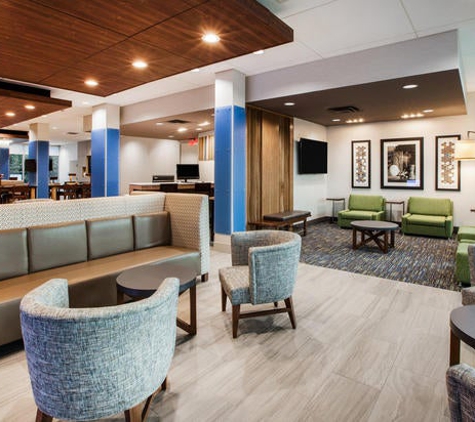 Holiday Inn Express & Suites Canton - Canton, MS