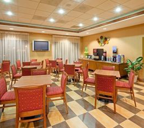 Hampton Inn Boston-Logan Airport - Revere, MA