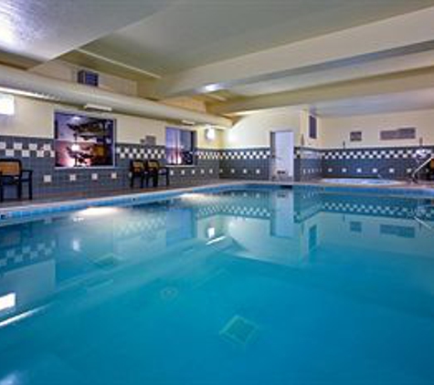 Country Inns & Suites - Hebron, KY