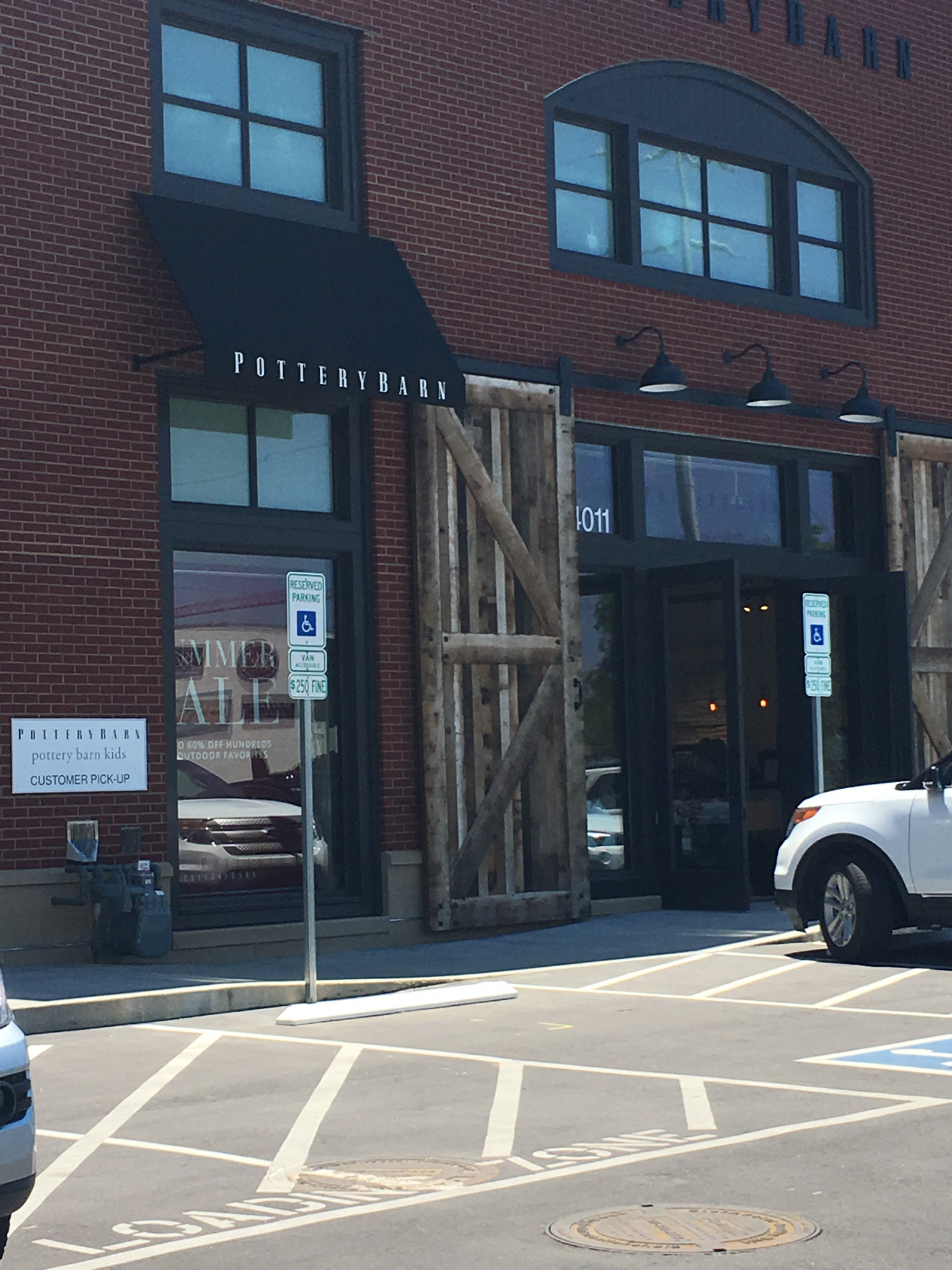 Pottery Barn 4011 Hillsboro Cir Nashville Tn 37215 Yp Com