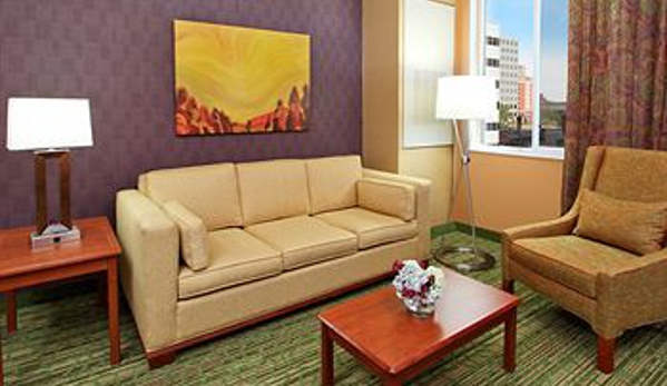 Hampton Inn & Suites Denver-Downtown - Denver, CO