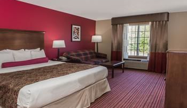 Baymont Inn & Suites - Mequon, WI