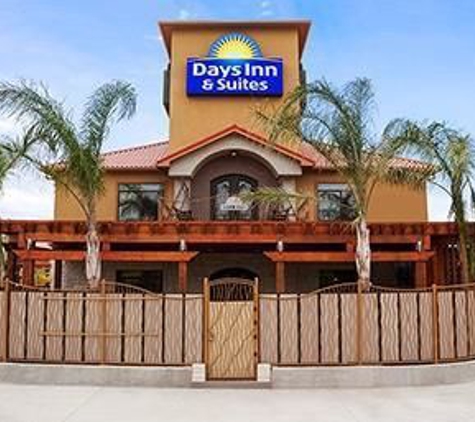 Days Inn & Suites by Wyndham Houston North Spring - Houston, TX