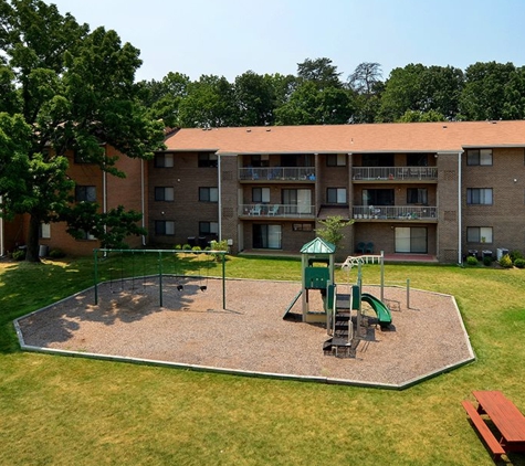 Gainsborough Court Apartments - Fairfax, VA