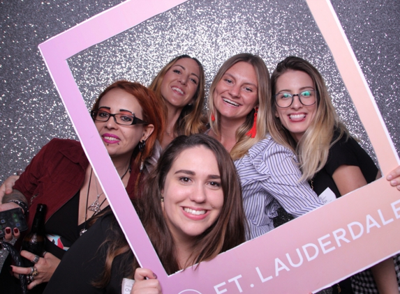 Y&P PHOTO BOOTH RENTALS - Miami, FL