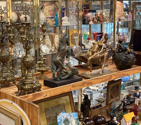 Robert's Antiques - Deerfield Beach, FL