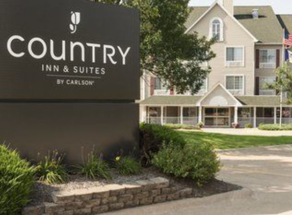 Country Inns & Suites - Davenport, IA