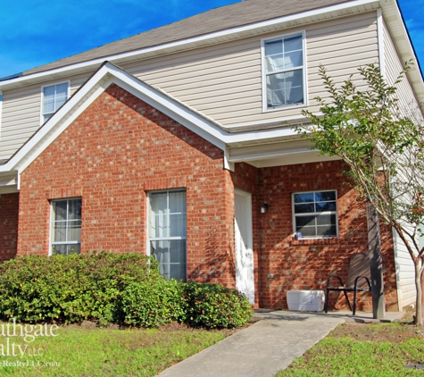 Pine Creek Townhomes - Hattiesburg, MS