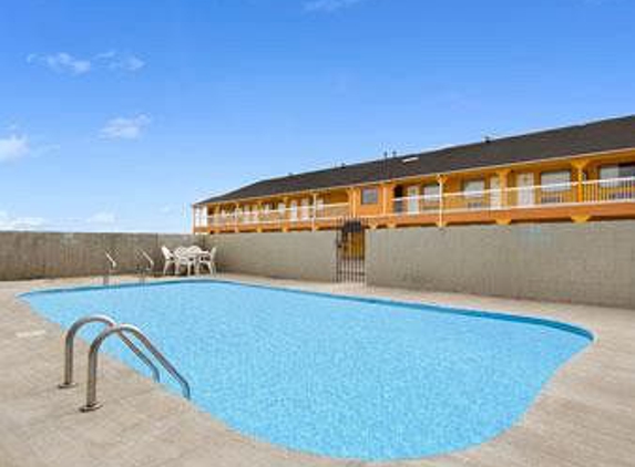 Days Inn by Wyndham Russell - Russell, KS