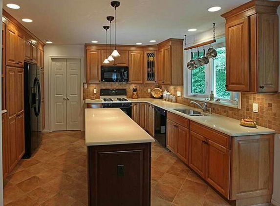 Frank's Remodeling Service - Evansville, IN. Complete kitchen remodeling.