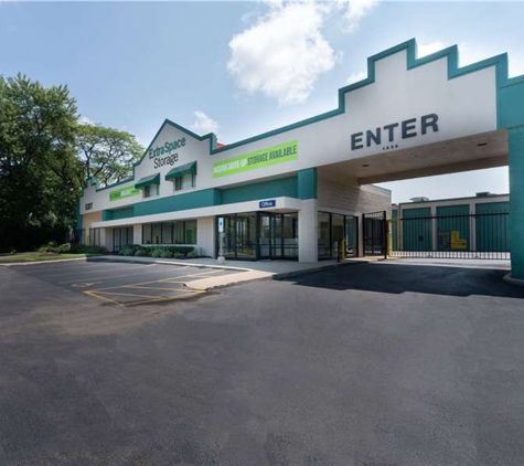 Extra Space Storage - Mundelein, IL