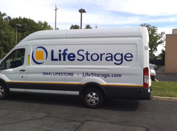 Life Storage - Bay Shore, NY