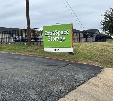 Extra Space Storage - Desoto, TX