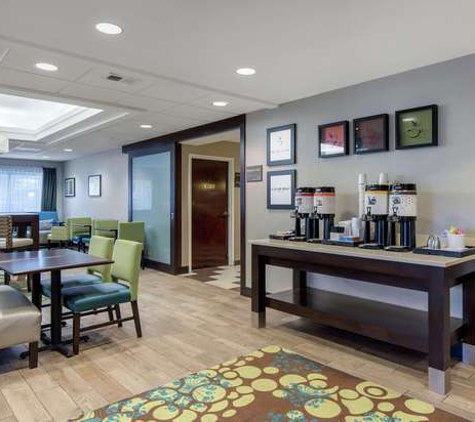 Hampton Inn Mebane - Mebane, NC