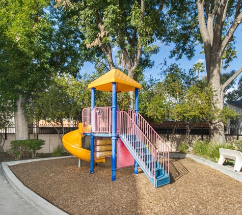 Independence Park Apartments - Canoga Park, CA