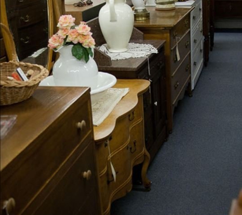 Daval's Used Furniture & Antiques - Hastings, MI