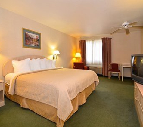 Quality Inn & Suites - Weed, CA