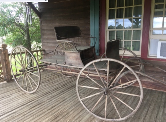 Antique Maison - Bay Saint Louis, MS