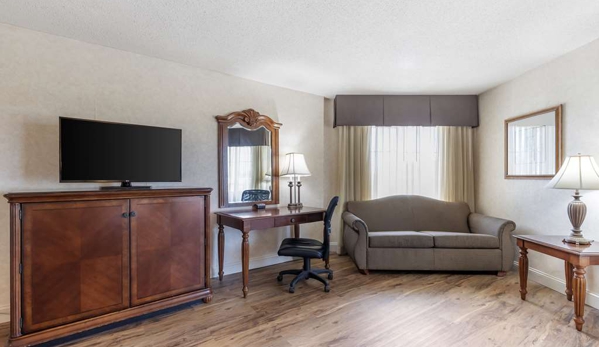 Best Western Plus Steeplegate Inn - Davenport, IA