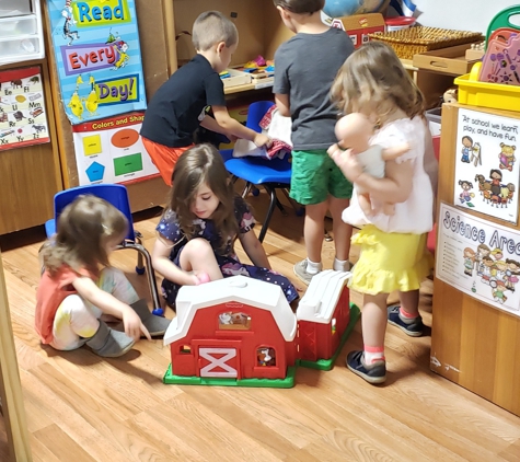 Mis Manitos Daycare Services - Rockville, MD