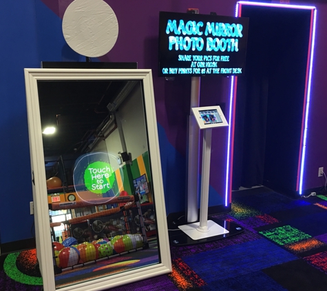 Max Adventures - Brooklyn, NY. Mirror Photo Booth. Kids birthday party place