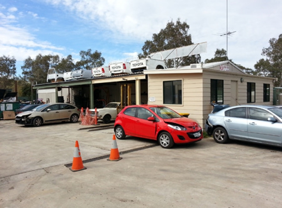 Hills Towing & Aldgate Crash Repairs - Verdun, SA