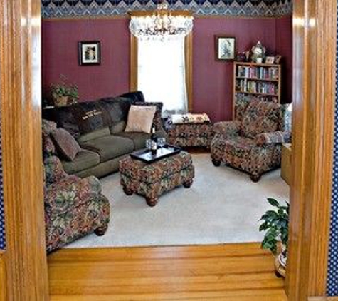 Lindsay House Bed & Breakfast - Manawa, WI