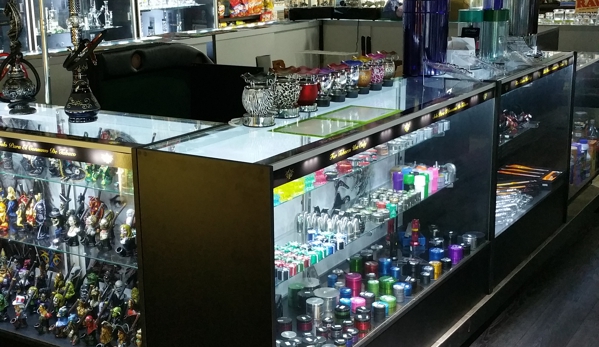 Smokin Spades Premier Smoke and Vapor Shop - Miami, FL