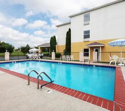 Super 8 by Wyndham La Grange KY - La Grange, KY