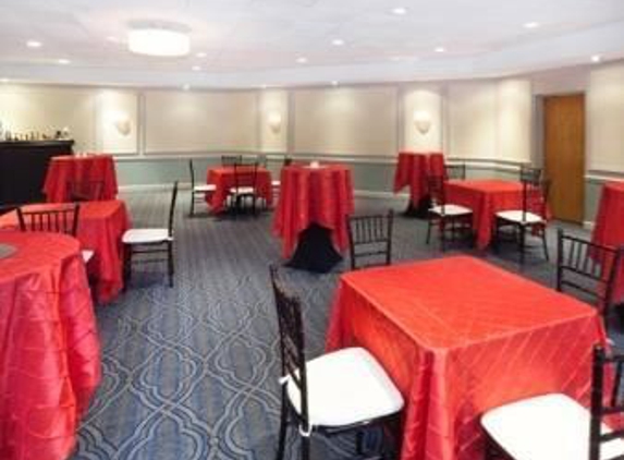 Ramada Plaza by Wyndham Chicago North Shore - Wheeling, IL