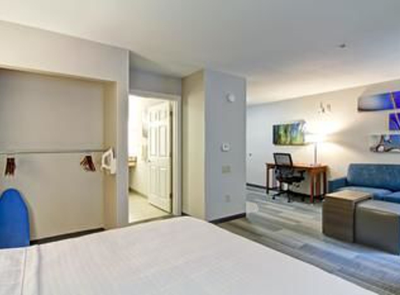 Homewood Suites by Hilton Stratford - Stratford, CT