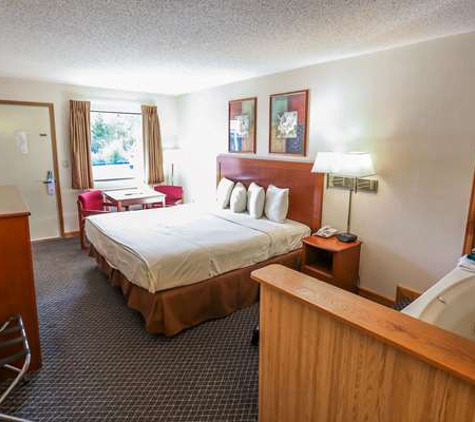 Super 8 by Wyndham Branson / Shepherd of the Hills Exwy - Branson, MO